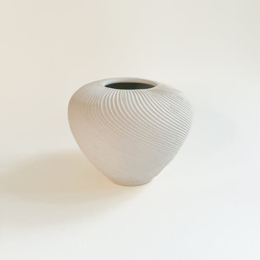 Quartzite Ribbed Vase 015
