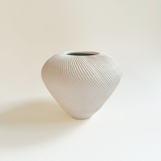 Quartzite Ribbed Vase 017