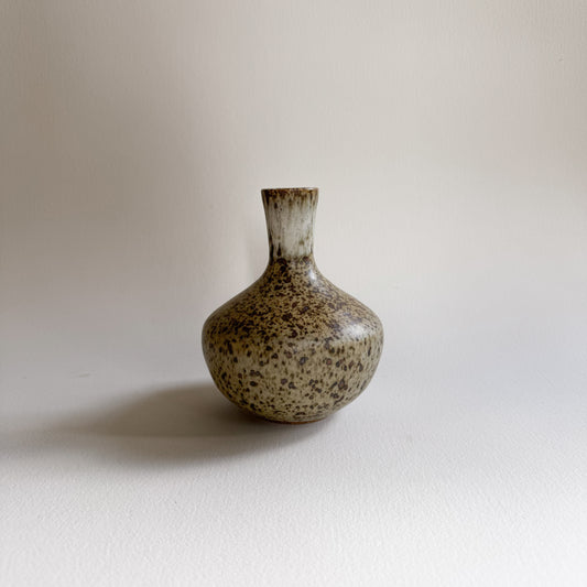 Mossy Sandstone Vase 012