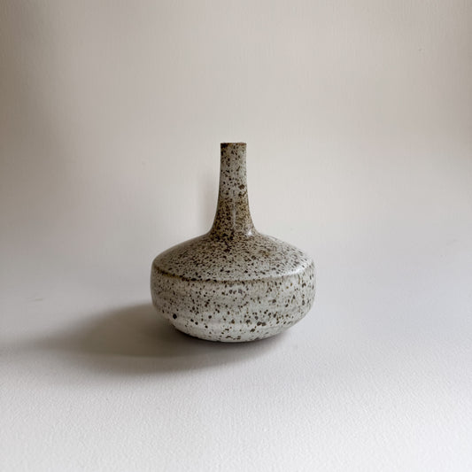 Mono Bottleneck Vase 003